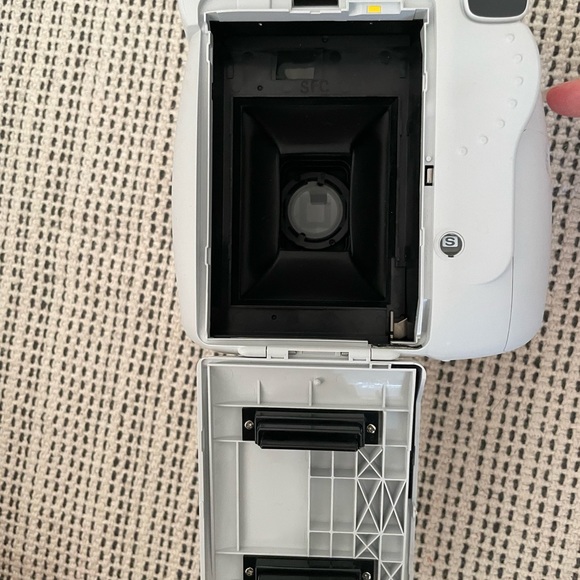 Fujifilm instax instant Camera - Picture 3 of 7
